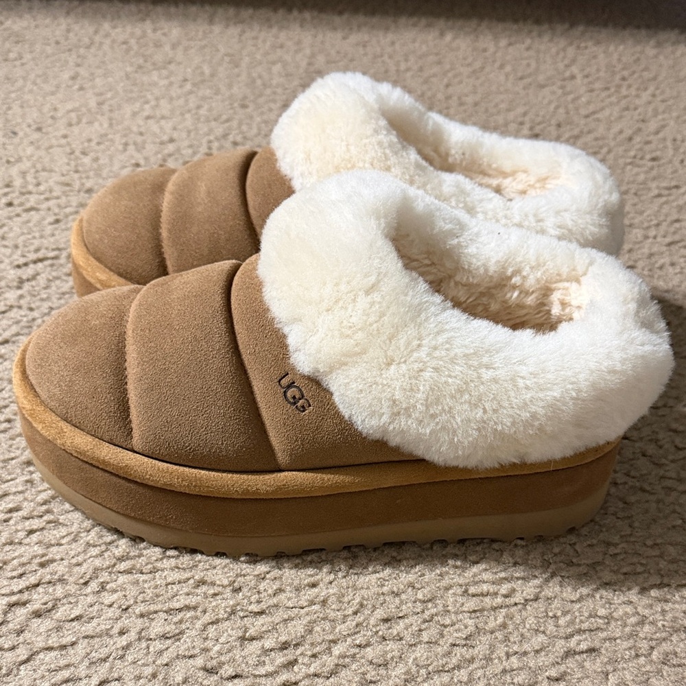 UGG chestnut with Plush Cream Lining size 8